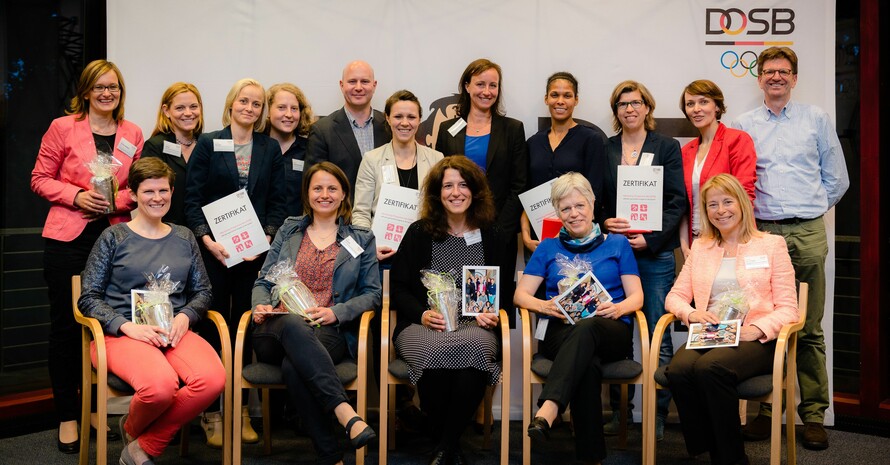 Gruppenbild von der Abschlussveranstaltung des DOSB-Mentoring-Programms 2014-2015 in Berlin Foto: Anja Schnabel, www.bewahrediezeit.de