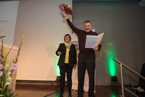 DOSB-Vizepräsidentin Ilse Ridder-Melchers mit dem Preisträger Markus Reiter. Foto: Anja Bowinkelmann