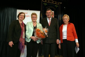 v.l.: Ilse Ridder-Melchers, die Preisträgerin: Heide Klabers, Dr. Rolf Müller, Barbara Aff