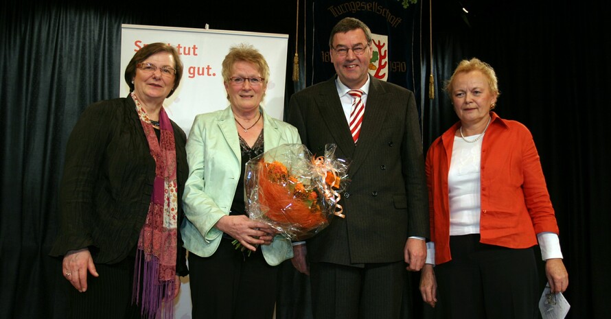 v.l.: Ilse Ridder-Melchers, die Preisträgerin: Heide Klabers, Dr. Rolf Müller, Barbara Aff