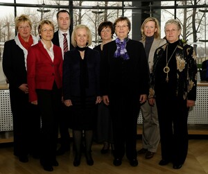 v.l. Barbara Lehmann, Dr. Petra Tzschoppe, Matthias Hampe, Christine Clauß, Inge Bormann, Ilse Ridder-Melchers, Beatrice Hauer, Martina Spindler
