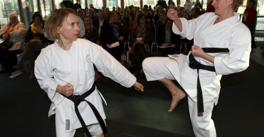 Kampfsportlerinnen demonstrieren ihr Können. Foto: DOSB/camera4
