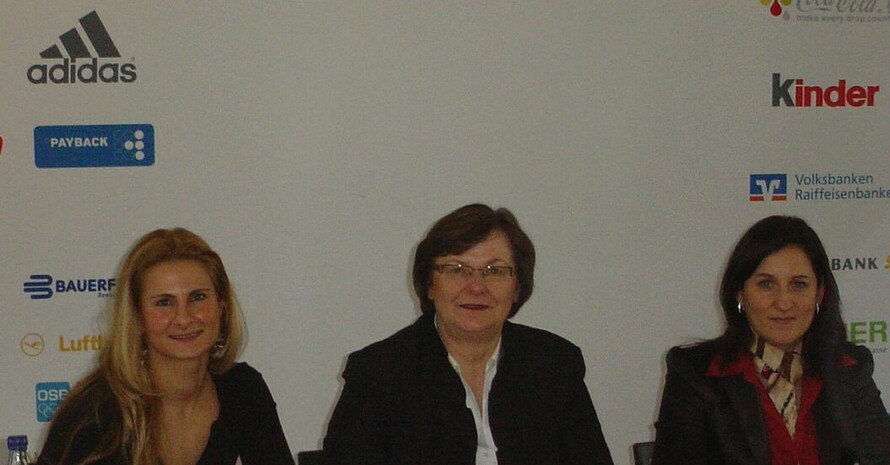 Ebru Shikh Ahmad, Ilse Ridder-Melchers, Anna Dogonadze (v.li.) stellten im Haus des Deutschen Sports die Expertise der Uni Bielefeld vor.