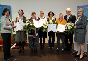Die Preisträgerinnen mit Sportministerin Ute Schäfer (l.), Walter Schneeloch (2.v.r.) und Frauensprecherin Mona Küppers (r.). Foto: LSB NRW