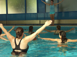 Frauen im Aqua-Fitness-Kurs. Foto: Sylvia Rizvi